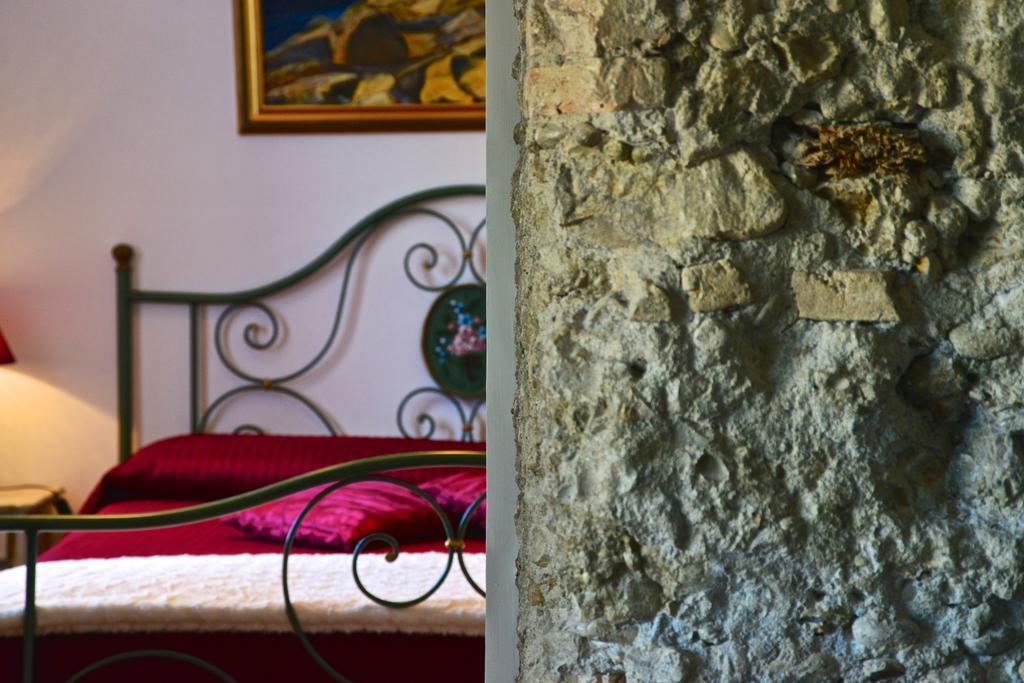 B&B Torre Porta Marina Ventimiglia Habitación foto