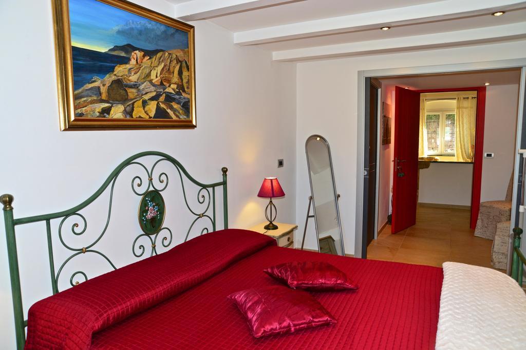 B&B Torre Porta Marina Ventimiglia Habitación foto